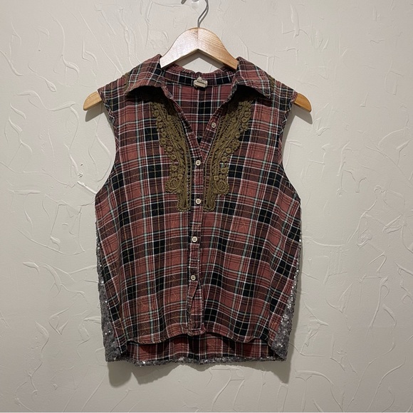 Gimmicks by Buckle mauve plaid lace-trim sequins button-up top (small) - Picture 2 of 6
